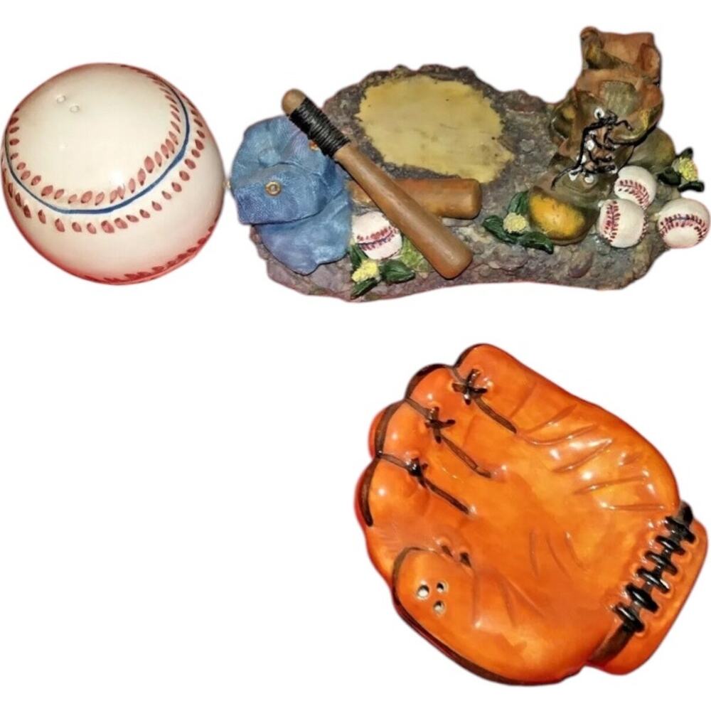Baseball Salt & Pepper Shaker Set - Glove, Ball, Bat and Gear Theme, Vintage - Picture 2 of 2